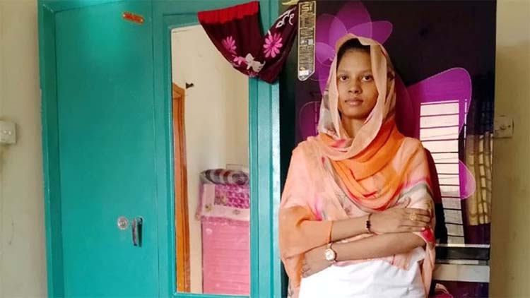 নিজ বারান্দায় গুলিতে নিহত গৃহবধূ, কোথায় আজ নিরাপত্তা!