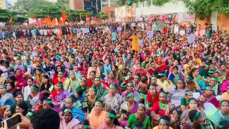 চলমান সংখ্যালঘু নির্যাতনের প্রতিবাদে চট্টগ্রামে রুখে দাঁড়ালেন লাখো সনাতন ধর্মাবলম্বী