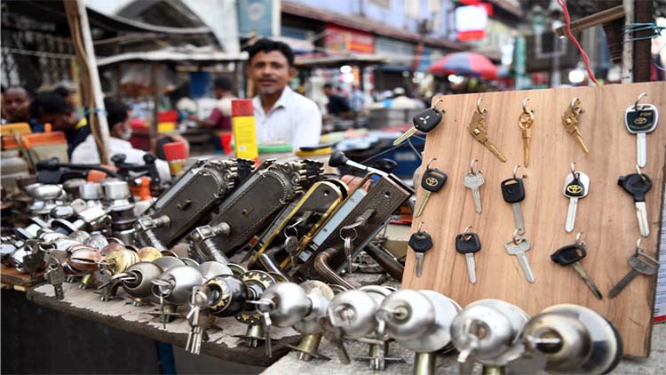 আইনশৃঙ্খলা পরিস্থিতির অবনতিতে তালা-চাবির চাহিদা আকাশচুম্বি