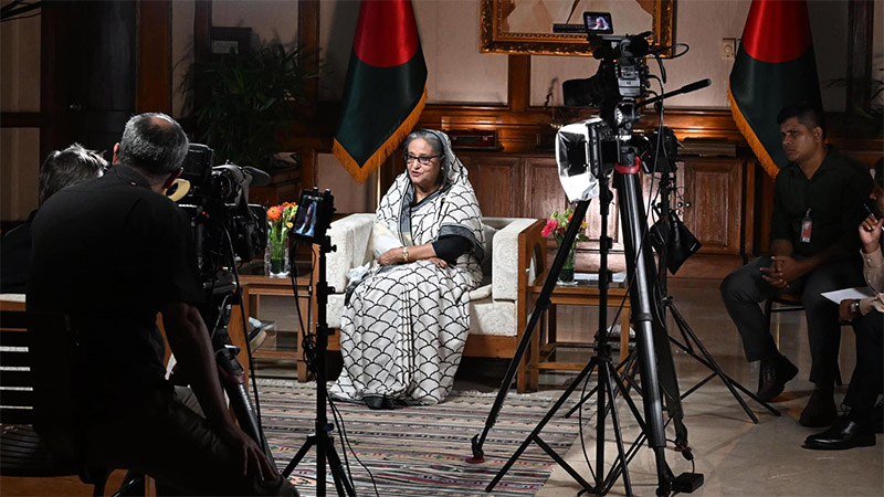 এনডিটিভিকে প্রথমবারের মতো লাইভ সাক্ষাৎকারে ‘দেশে ফেরার ব্যাপারে দৃঢ়প্রতিজ্ঞ’ শেখ হাসিনা