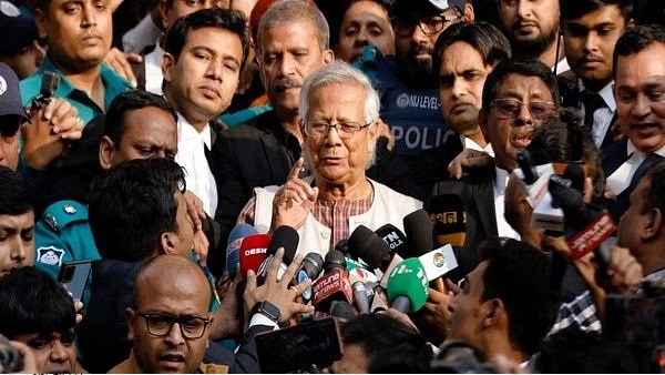 ইউনূস সরকারের ১০০ দিন: স্বজনপ্রীতি, উল্টোযাত্রা এবং বিশৃঙ্খলার আখ্যান