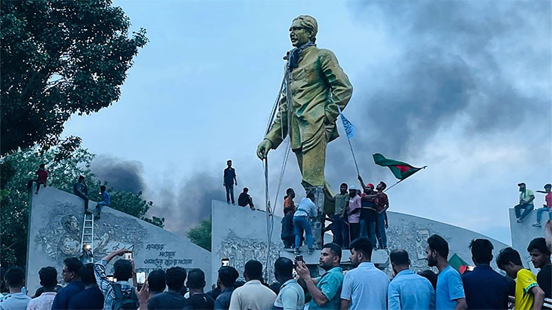 শেখ মুজিব ঠিক যতোটা “ফ্যাসিস্ট”: ভেদ না জেনে গোল বাধানো