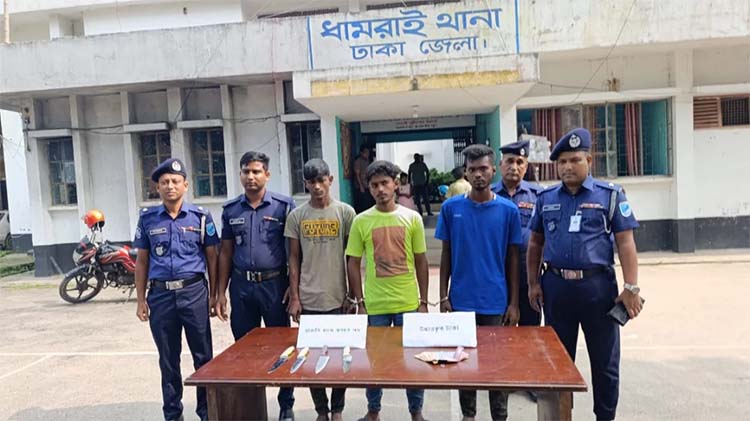 ৪৩ যাত্রীকে জিম্মি করে বাসে ডাকাতি, গ্রেপ্তার ৩