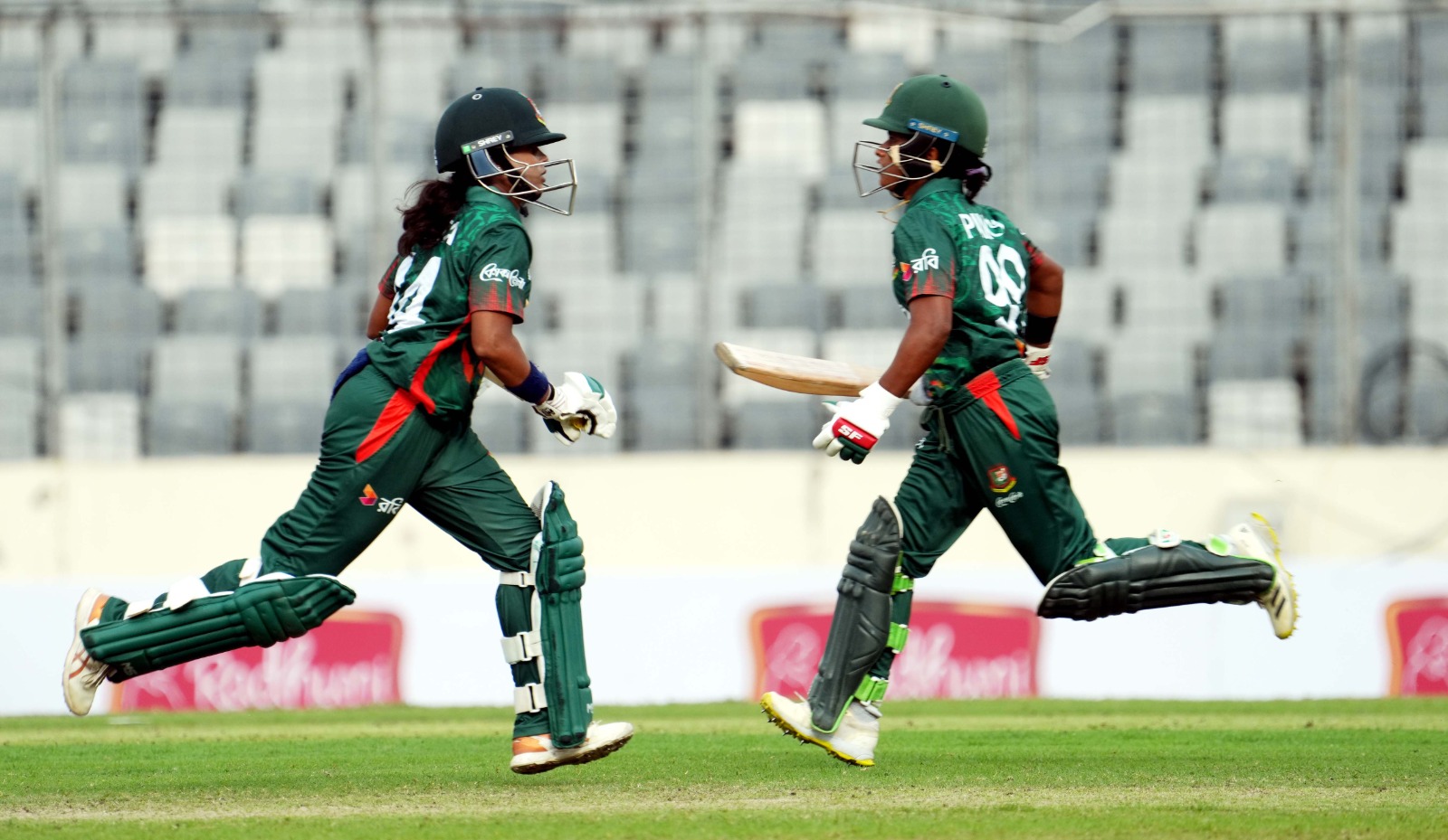 আয়ারল্যান্ডকে অনায়াসে হারিয়ে সিরিজ জিতল বাংলাদেশ