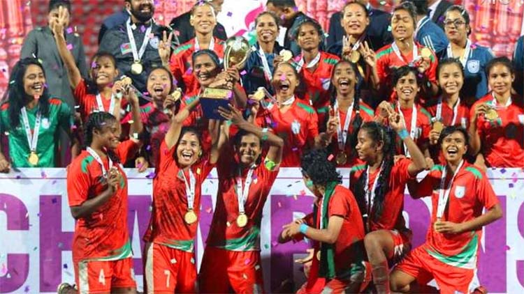 দেশের গর্বের প্রতীক নারী ফুটবলারদের সাথে কেন এমন বৈষম্য?