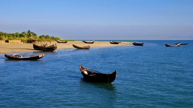 সেন্ট মার্টিনে ভাতের জন্য হাহাকার: দ্বীপবাসীর দুর্দশা কেন লোকচক্ষুর আড়ালে?