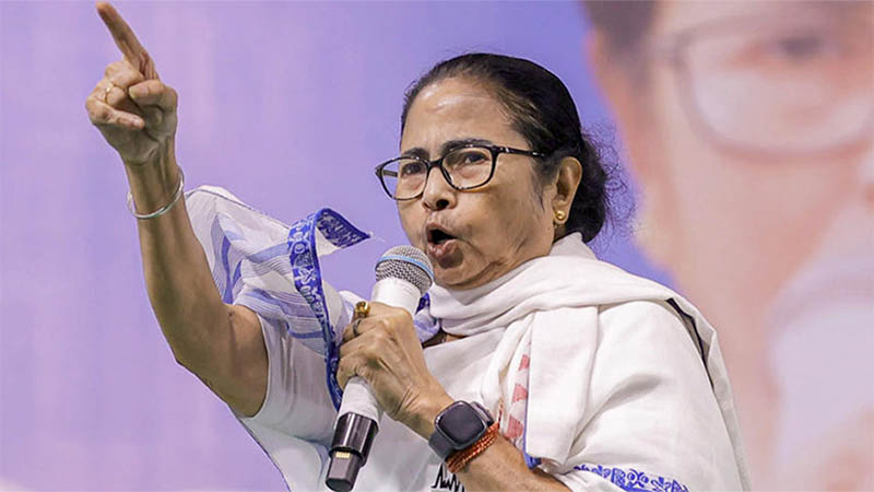 হাদি ইস্যুতে গ্যাঁড়াকলে মমতা, খেলেন রাষ্ট্রদ্রোহের মামলাও