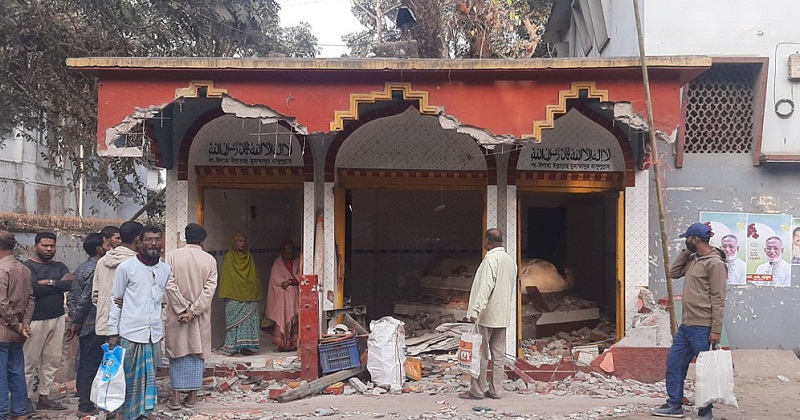 ময়মনসিংহে ২০০ বছরের পুরোনো মাজারে মাদ্রাসা ছাত্রদের হামলা; কাওয়ালি অনুষ্ঠানে ভাংচুর
