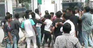 সমন্বয়কদের সঙ্গে সাধারণ শিক্ষার্থীদের হাতাহাতি