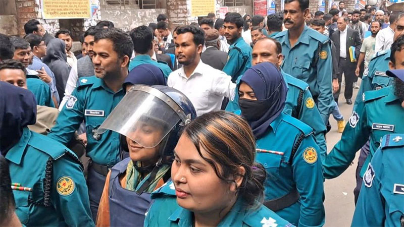 আগুনের দিন একদিন শেষ হবে: আদালত প্রাঙ্গনে ছাত্রলীগ নেত্রী নিশির সাহসী উচ্চারণ