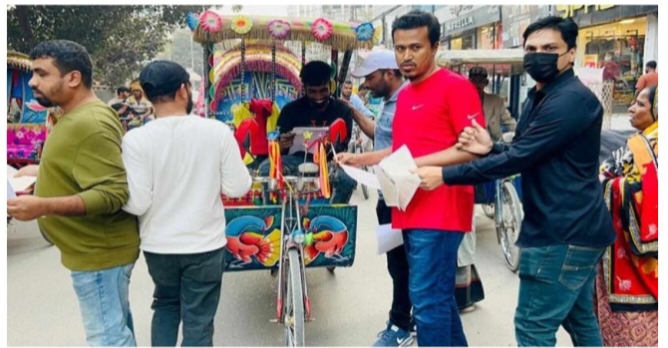 মোহাম্মদপুরে ‘জয় বাংলা’ স্লোগানে আ. লীগের লিফলেট বিতরণ