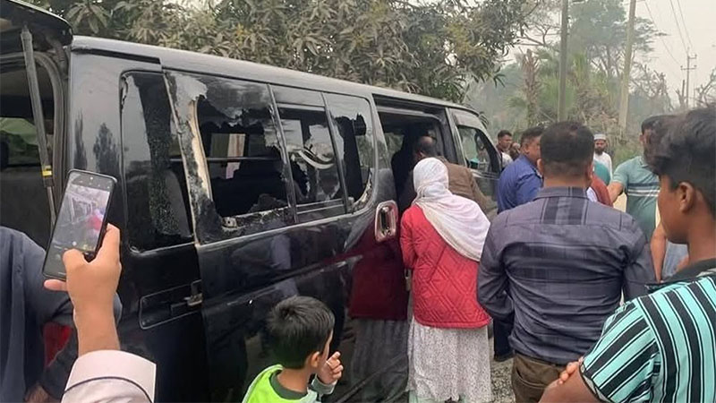 বাড়ি পৌঁছানোর আগেই প্রবাসীর গাড়ি ভাঙচুর, অর্ধ কোটি টাকার মালামাল লুট
