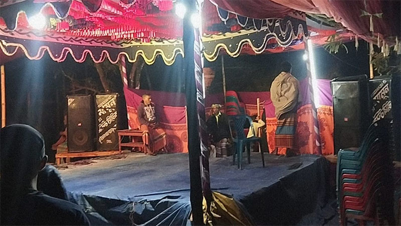 নাটোরে পুলিশি বাধায় বন্ধ অর্ধশতাব্দীর ঐতিহ্যবাহী গ্রামীণ যাত্রাপালা