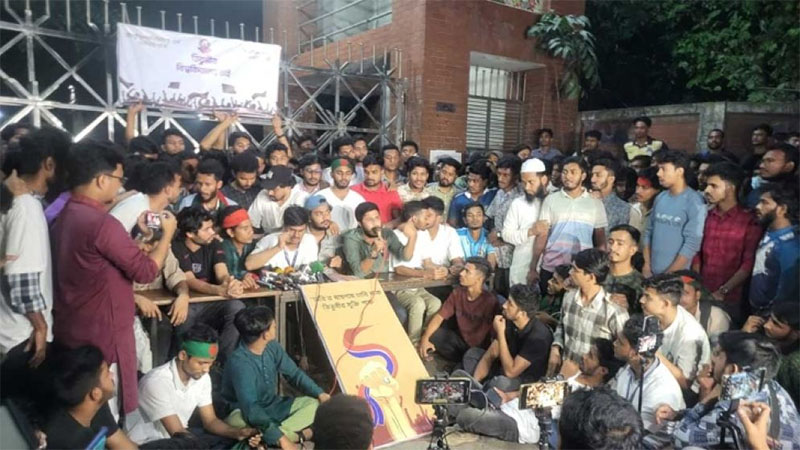 হচ্ছে না তিতুমীর বিশ্ববিদ্যালয়, মহাখালীতে শিক্ষার্থীদের ব্যারিকেড