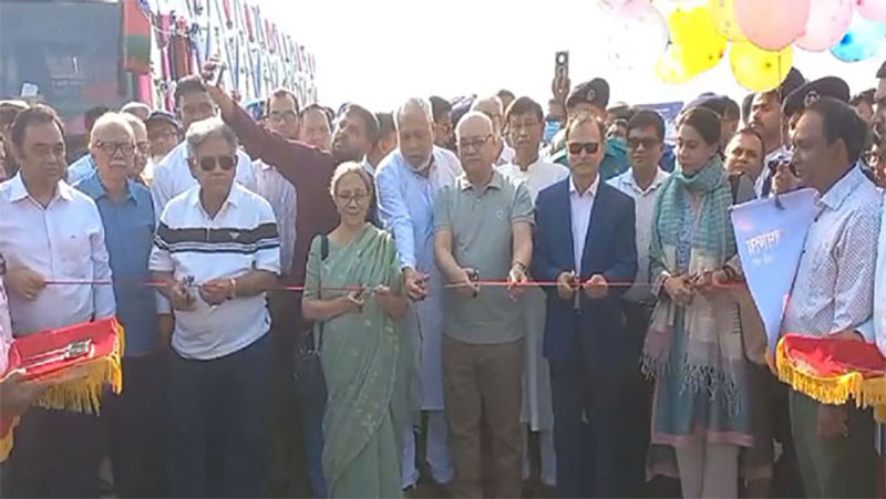 সাত উপদেষ্টা মিলে ফিতা কেটে উদ্বোধন করলেন ফেরিঘাট