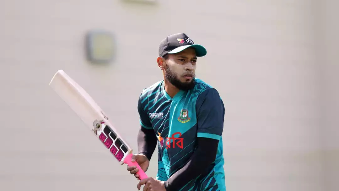 চরম সমালোচনার পর অবশেষে অবসর নিলেন মুশফিক