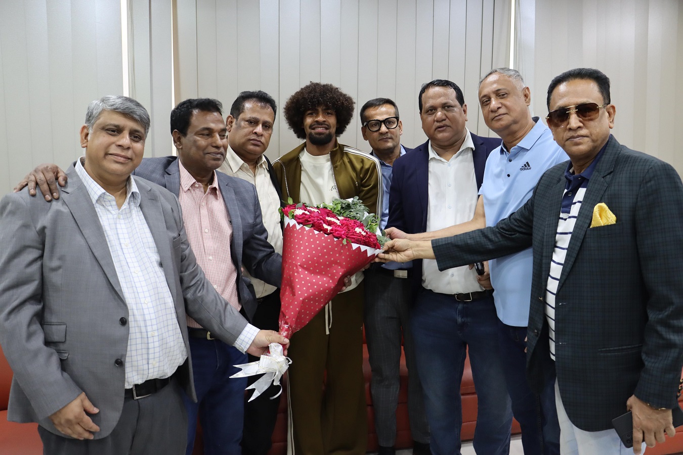 ‘আমরা উইন খরমু’, বাংলাদেশে এসে বললেন হামজা