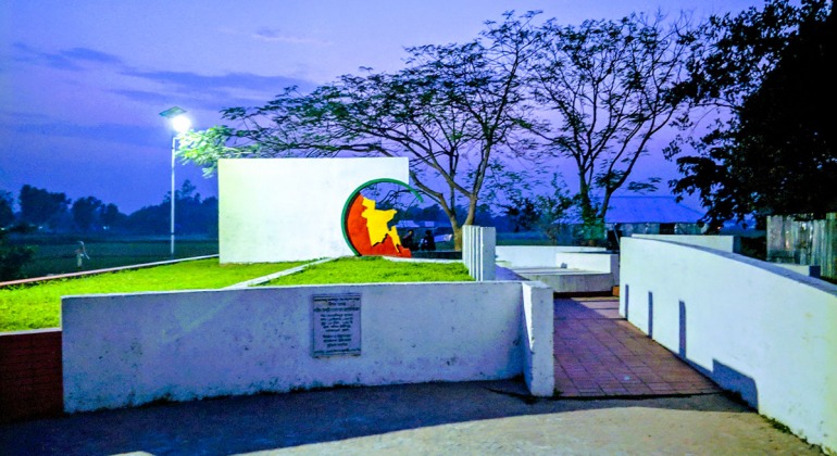 ইউনূস সরকারের মুক্তিযুদ্ধবিরোধী সিদ্ধান্ত: শহীদ মুক্তিযোদ্ধাদের সমাধি প্রকল্প বাতিল