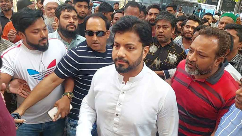 ‘মব’ বলতে এনসিপিকেই বুঝিয়েছেন ইশরাক, ফেসবুক পোস্টে সারজিসের সমালোচনা