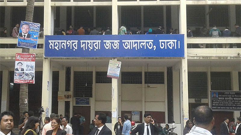 পুলিশকে পিটিয়ে হাতকড়া খুলে এজলাস থেকে পালাল হত্যা মামলার আসামি