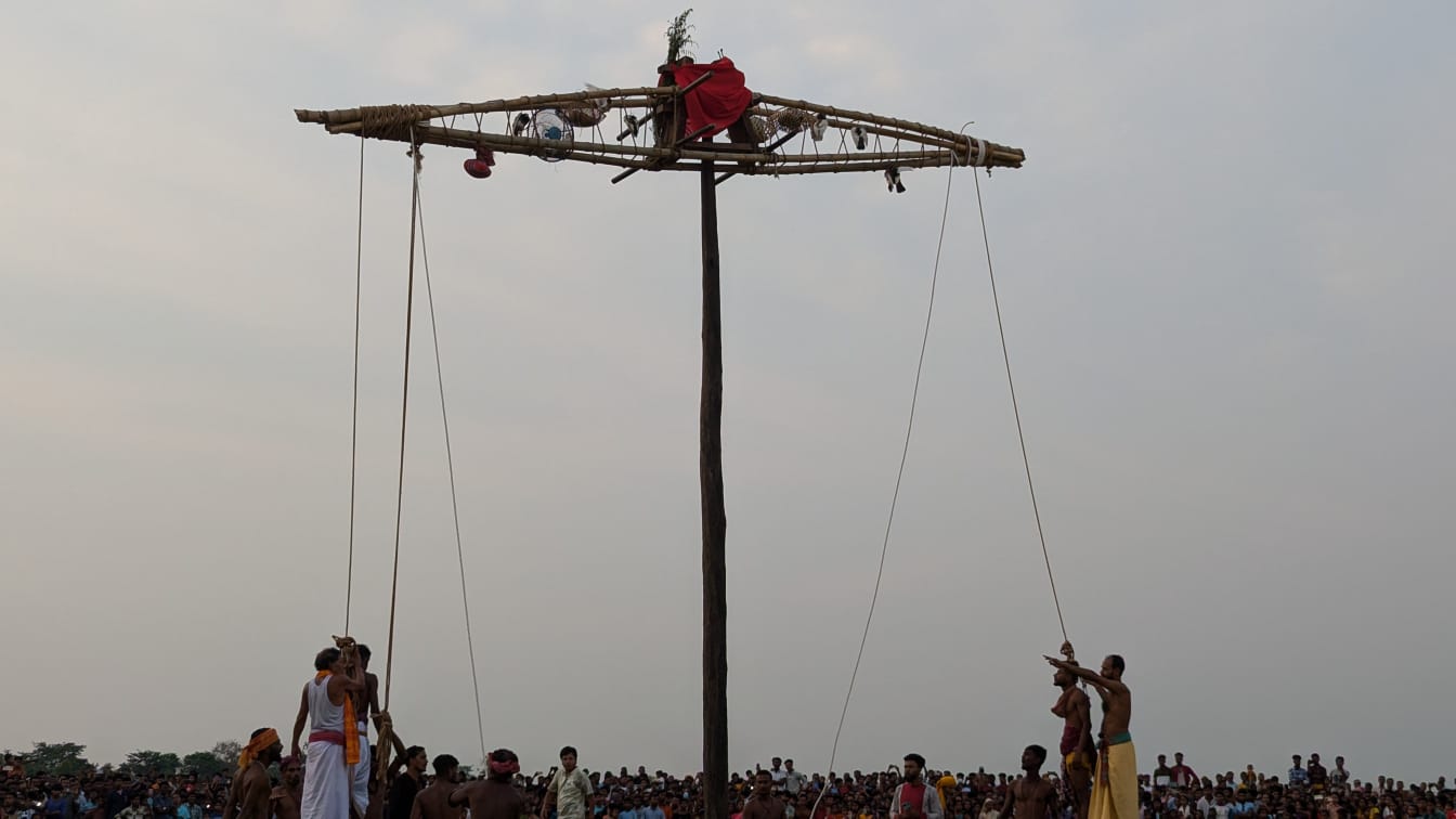 হাওরে চড়ক উৎসবে মানুষের ঢল