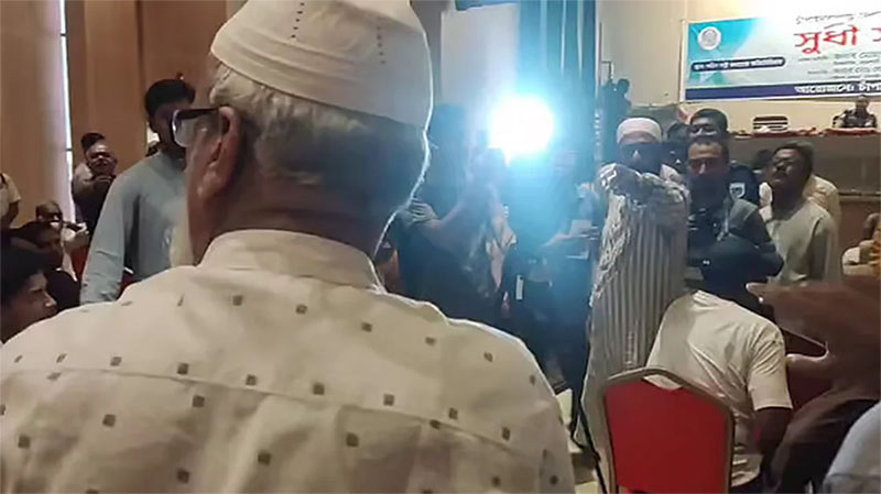 ৭১-এর সাথে ২৪-কে মেশাতে বারণ করায় মুক্তিযোদ্ধার বক্তব্য থামালেন জামায়াত নেতা