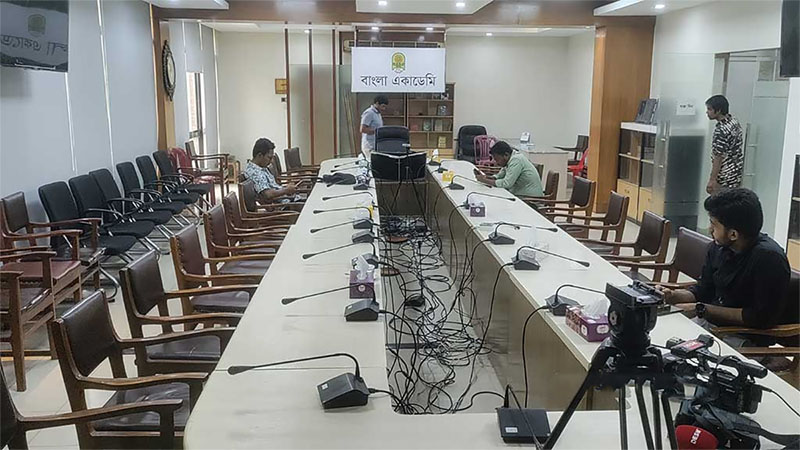 দেড় ঘণ্টা অপেক্ষা শেষেও সাংবাদিক ৩ জন, ফারুকীর সংবাদ সম্মেলন স্থগিত