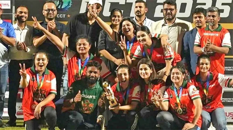 ছোট পোশাক পরে ক্রিকেটে অশ্লীলতা ছড়ানোয় তারকাদের বিরুদ্ধে আইনি নোটিশ