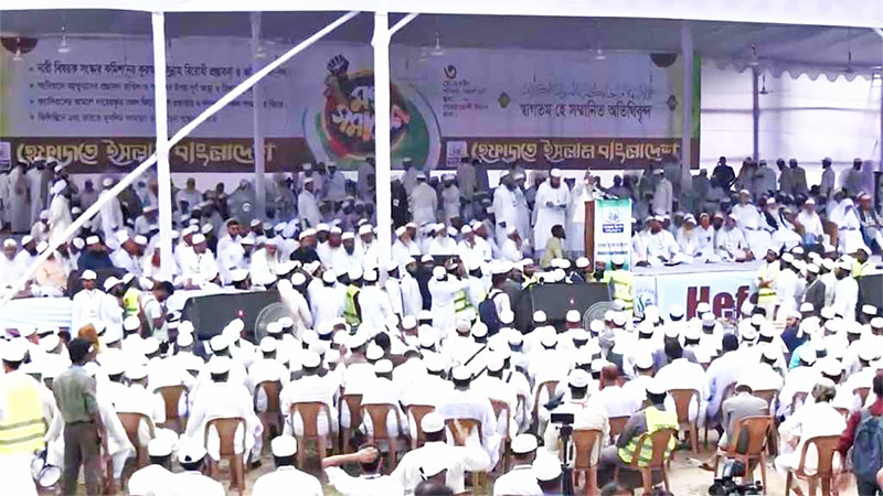 ইউনূস সরকারকে হেফাজতের হুমকি: এনজিওর প্ররোচনায় সিদ্ধান্ত নিলে ছাড় দেওয়া হবে না