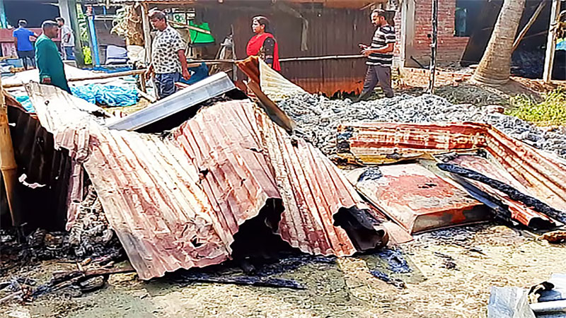 যশোরে সংখ্যালঘু বাড়িঘরে অগ্নিসংযোগ-লুটপাট, ৬ দিনেও গ্রেপ্তার হয়নি কেউ: ঐক্য পরিষদের ক্ষোভ