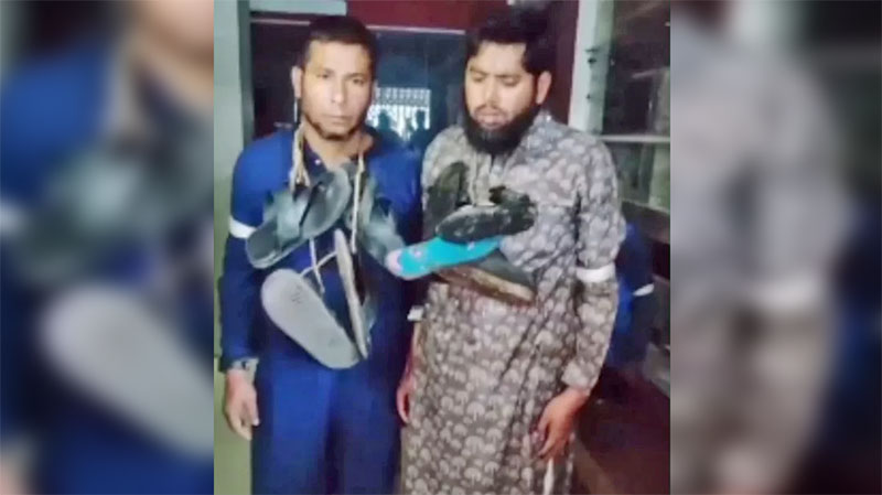 ৭শ কোটি টাকা লুটেরা সমিতি: মালামাল সরানোর সময় ধৃত জামায়াত নেতাদের জুতার মালা