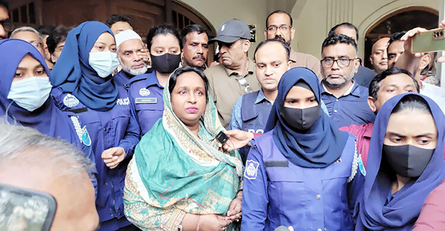 নারায়ণগঞ্জের সাবেক মেয়র ডা. সেলিনা হায়াৎ আইভী গ্রেপ্তার: সারা রাত নাটকের পর ভোরে পুলিশের অভিযান