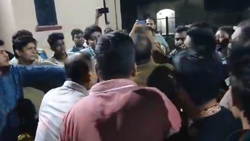 শেকৃবিতে আধিপত্য বিস্তারকে কেন্দ্র করে ছাত্রদলের দুই গ্রুপের সংঘর্ষ