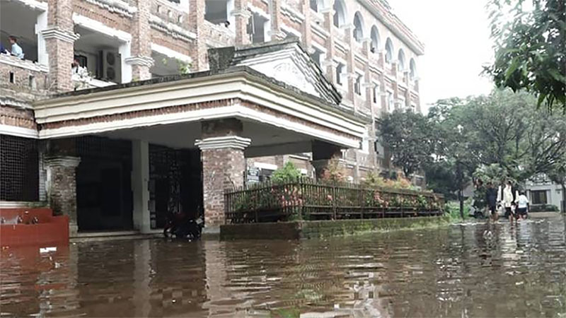 নোয়াখালীতে ভারী বৃষ্টি: জলাবদ্ধতায় ব্যাপক জনদুর্ভোগ