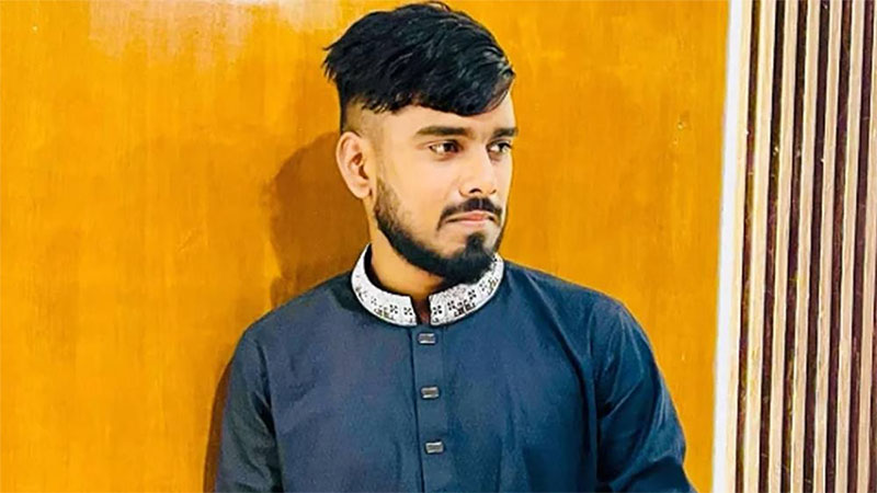 বগুড়ায় এইচএসসি পরীক্ষা কেন্দ্রে শিক্ষককে বেধড়ক পেটালেন ছাত্রদল সভাপতি