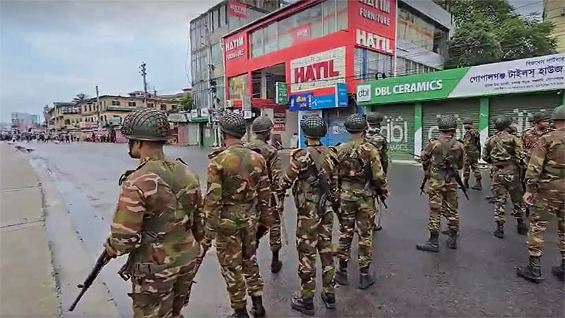 এনসিপি’র ‘মুজিববাদ মূর্দাবাদ’ স্লোগানে গোপালগঞ্জে জনবিস্ফোরণ, বিক্ষোভে সেনার গুলি-নিহত ৪