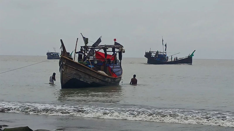 আরও ১৭ জেলে অপহরণ আরাকান আর্মির: ইউনূস সরকারের নীরবতা, দিশেহারা পরিবার