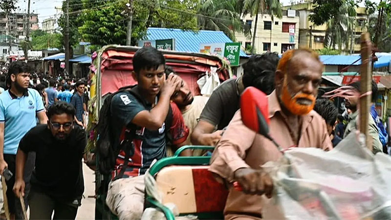 চবির দুই শিবির কর্মীকে কুপিয়ে ছাদ থেকে ছুড়ে ফেলার অভিযোগ সাধারণ শিক্ষার্থীদের বিরুদ্ধে