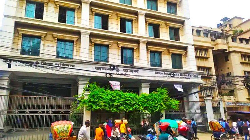 গণমাধ্যম গ্রাস করে নিয়েছে মবের করাল থাবা