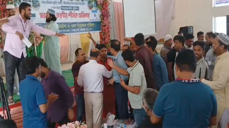 ফেনীতে জনতার অধিকার পার্টির সভায় বিএনপি-যুবদলের হামলা