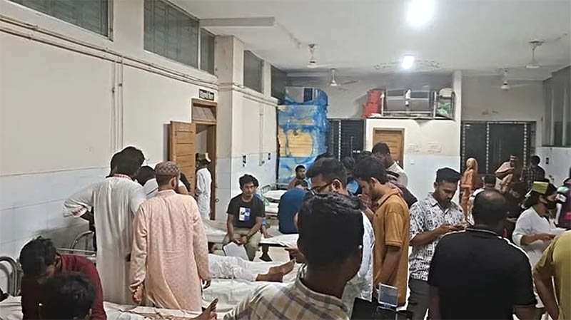 স্বাস্থ্যখাত সংস্কার আন্দোলন: ধুমপানের দ্বন্দ্বে দুই গ্রুপের সংঘর্ষ, কেটলি রনিসহ আহত ১০