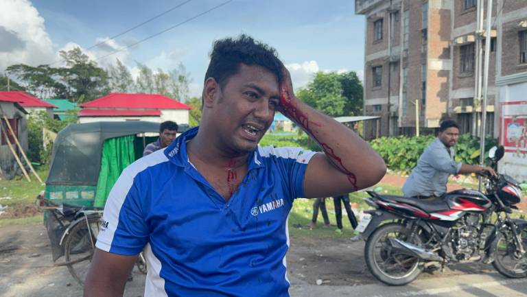 বিএনপির দুই গ্রুপের সংঘর্ষ, সড়ক অবরোধ, আহত-৪