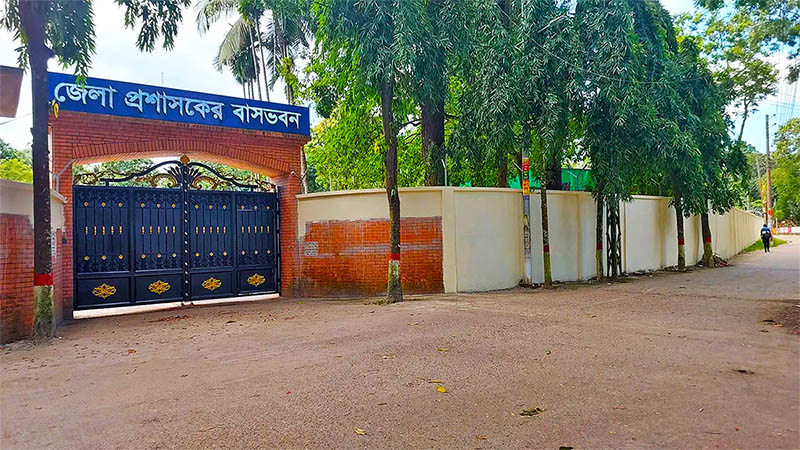 জুলাইয়ের গ্রাফিতি মুছে ফেললেন জেলা প্রশাসক, জুলাই চেতনা অবমাননার অভিযোগ