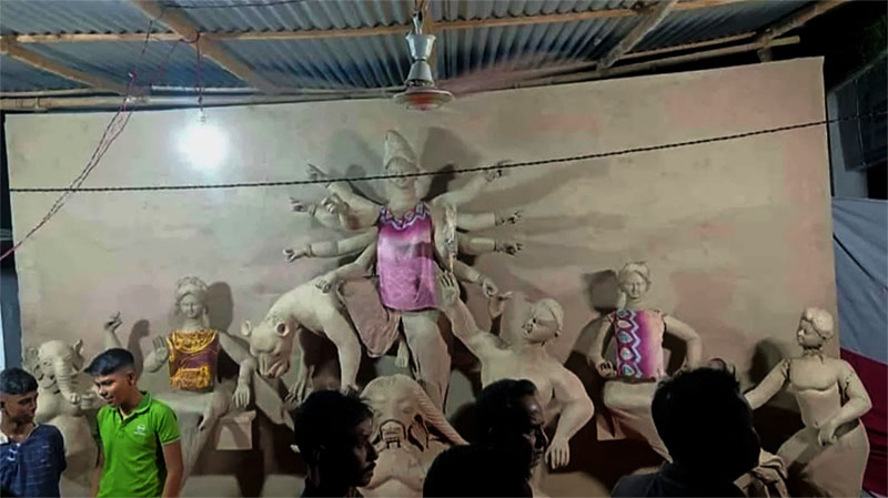 কুষ্টিয়ায় মন্দিরের প্রতিমা ভেঙে নিয়ে গেছে সিসি ক্যামেরা, ভয়ে চুপ মন্দির কমিটি