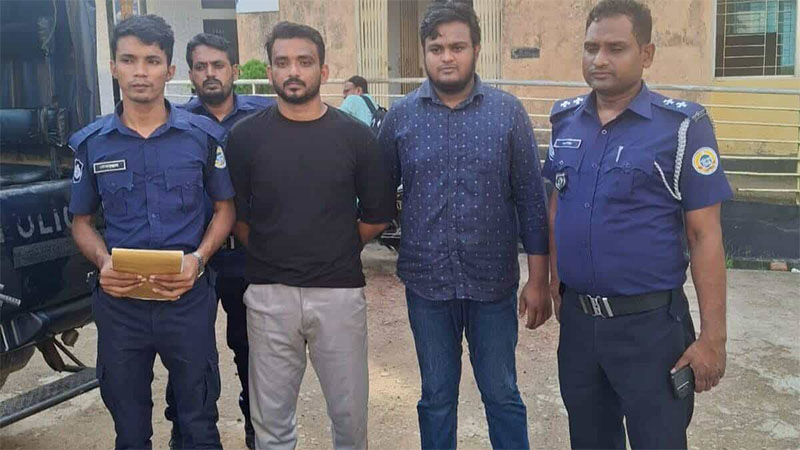 ভোলায় দুই চাঁদাবাজ সমন্বয়ক গ্রেপ্তার, চাঁদাবাজির টাকা উদ্ধার