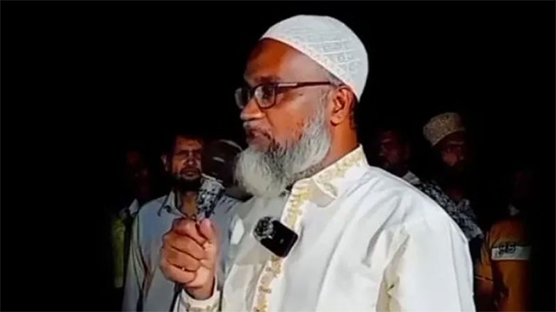 ‘আমরা জমিদার, গ্রামবাসীর হস্তক্ষেপ মেনে নেব না’ মন্তব্যকারী চবি কর্মকর্তা-জামায়াত নেতাকে শোকজ