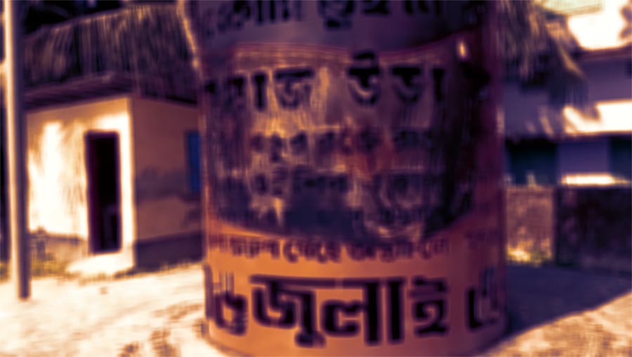 পিরোজপুরে জুলাই স্তম্ভে জনতার আগুন: অবহেলার অভিযোগে দুই পুলিশ সদস্য প্রত্যাহার