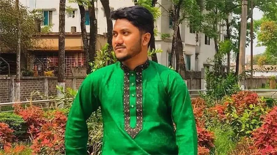 প্রাণ বাঁচাতে পুলিশ বক্সে আশ্রয়, সেখানে ঢুকেই যুবদল কর্মীকে হত্যা