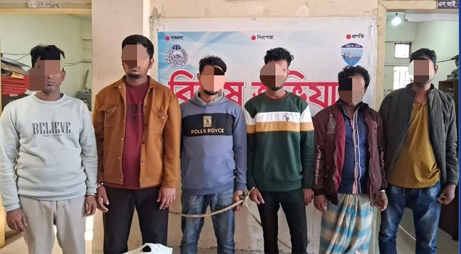 ড. ইউনূসের উপজেলায় মিছিল করায় যুবলীগ-ছাত্রলীগের ৪ নেতাকর্মী গ্রেপ্তার