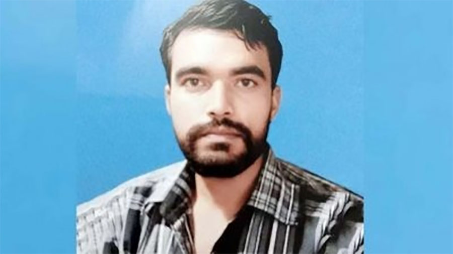 রাজশাহীতে হাতে-পায়ে পেরেক ঠুকে, মরিচগুঁড়ো ঢেলে মধ্যযুগীয় কায়দায় ভ্যানচালক খুন: অবশেষে মামলা